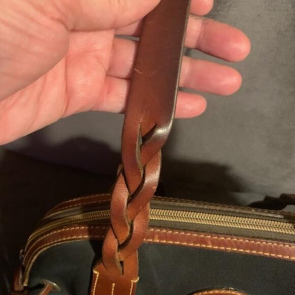 Dooney & Bourke Shoulder Bag with Key Chain on the Inside - Picture 5 of 5